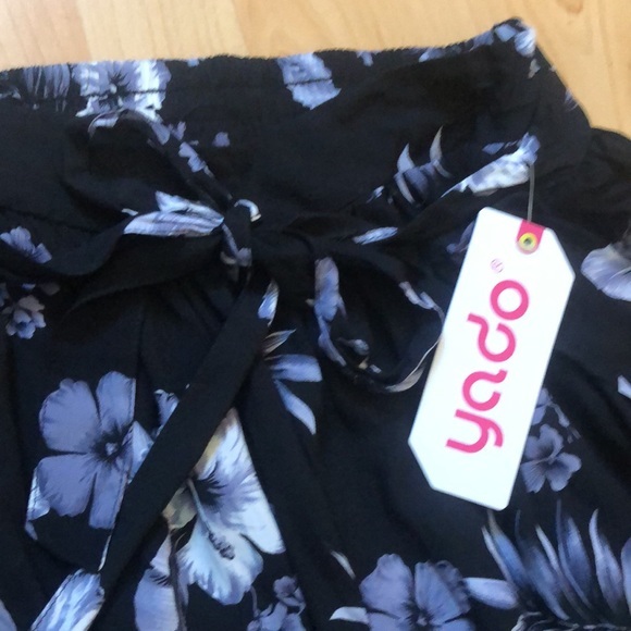 Wide legged pants with side opening - Picture 4 of 7